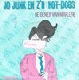 Jo-Junk-en-zn-Hot-Dogs-De-benen-van-Marlene-In-haar-bloes